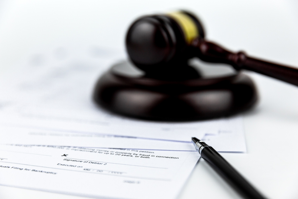 real_estate_law image shows court gavel and foreclosure document